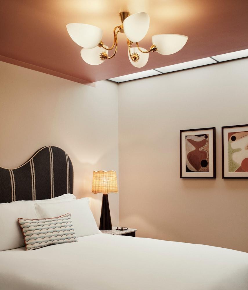 Double Bed, No Window
