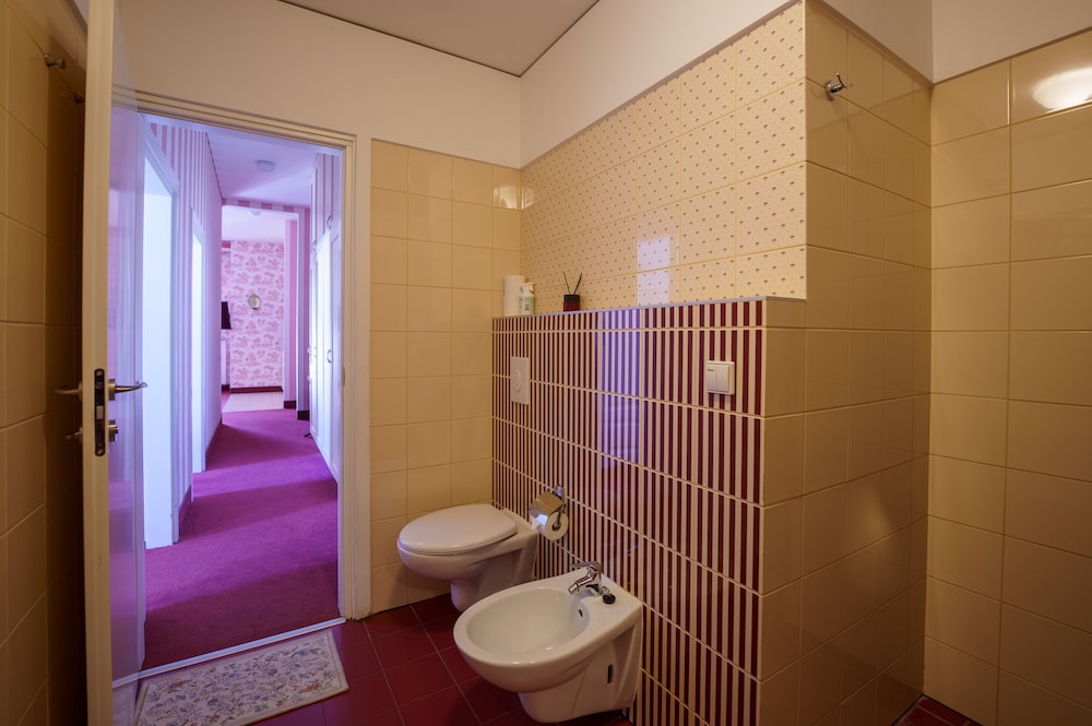 Moon Garden Art Hotel 68/70