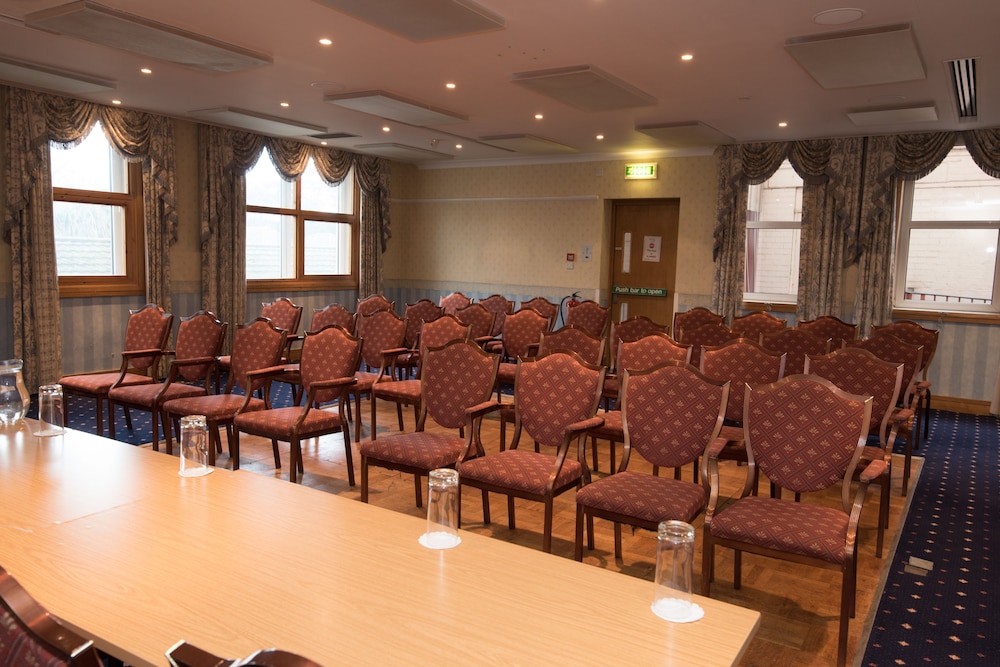Elstead Hotel 41/50