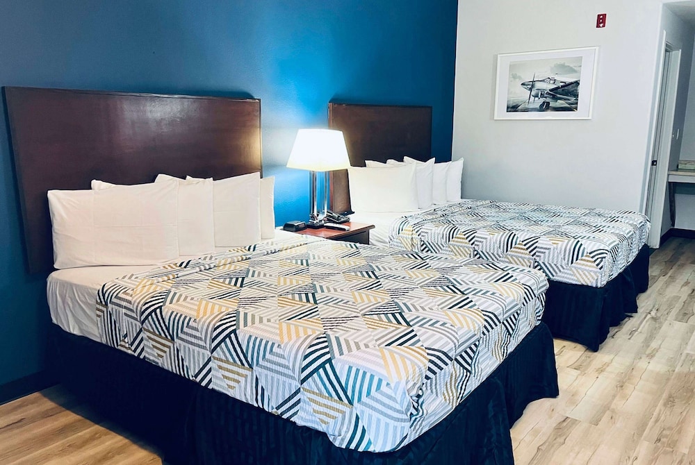 Baymont by Wyndham Ridgecrest 33/49