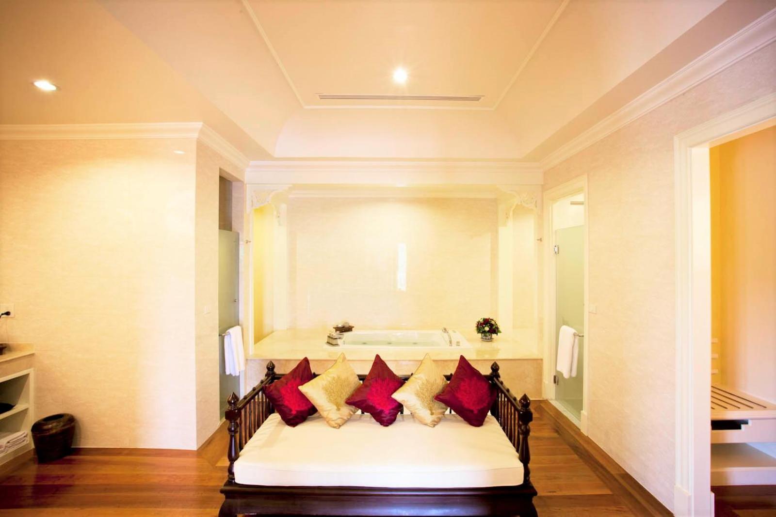 PRESIDENTIAL, SUITE
