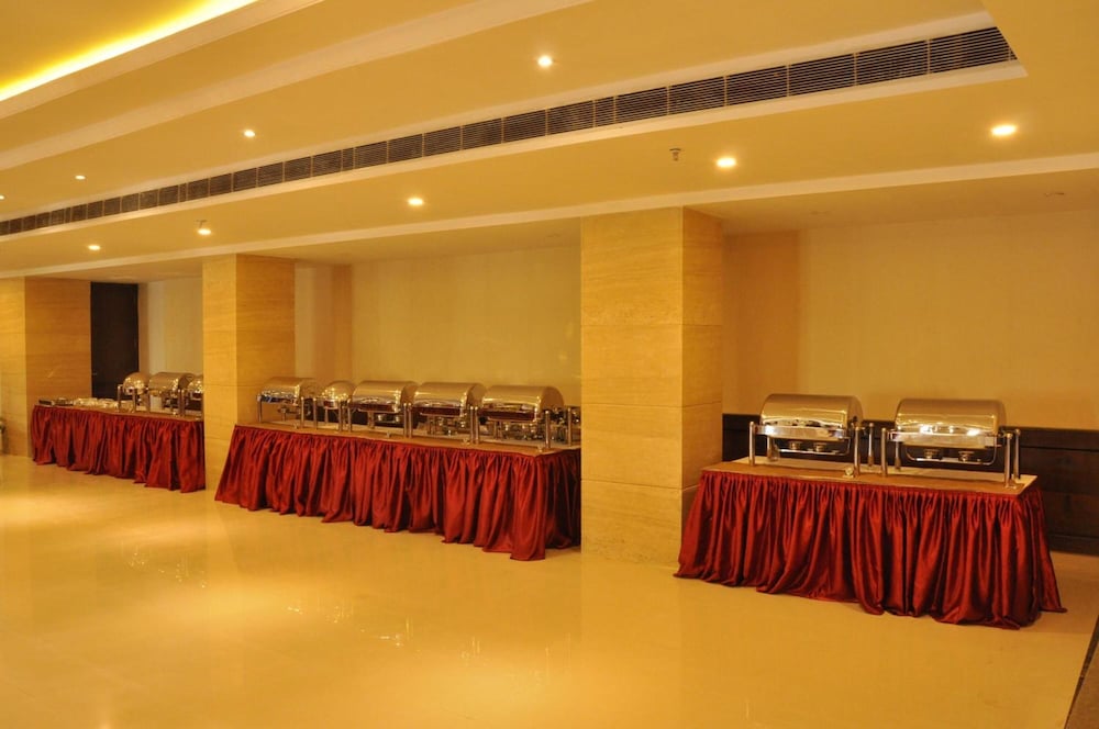 SAPNA CLARKS INN 15/47