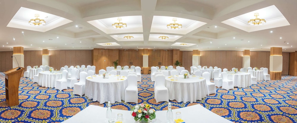 GOLDEN TULIP JAIPUR 43/50