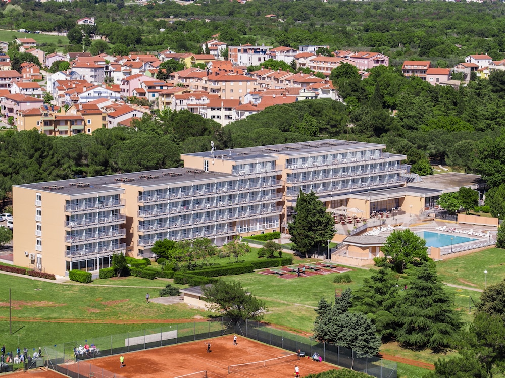 Arena Hotel Holiday 44/50