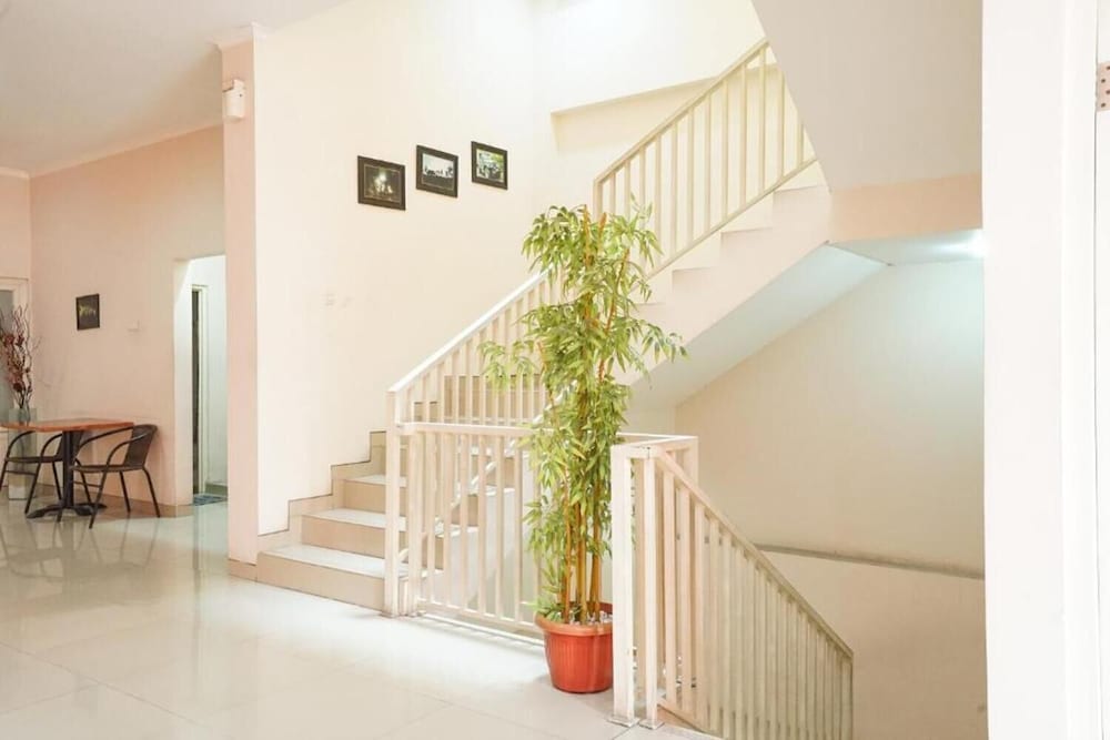 Oyo 450 Semampir Residence 10/64