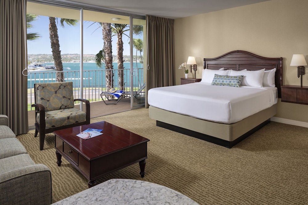 Junior Suite, King Bed, Bay View, Sofa, Accessible