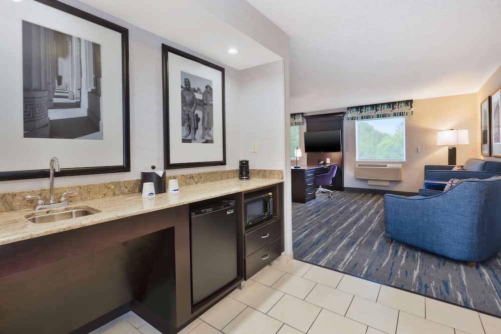 Hampton Inn and Suites Flint-Grand Blanc 9/46
