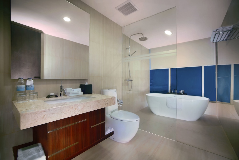 Lobby at Aston Madiun Hotel and Conference Center, MADIUN