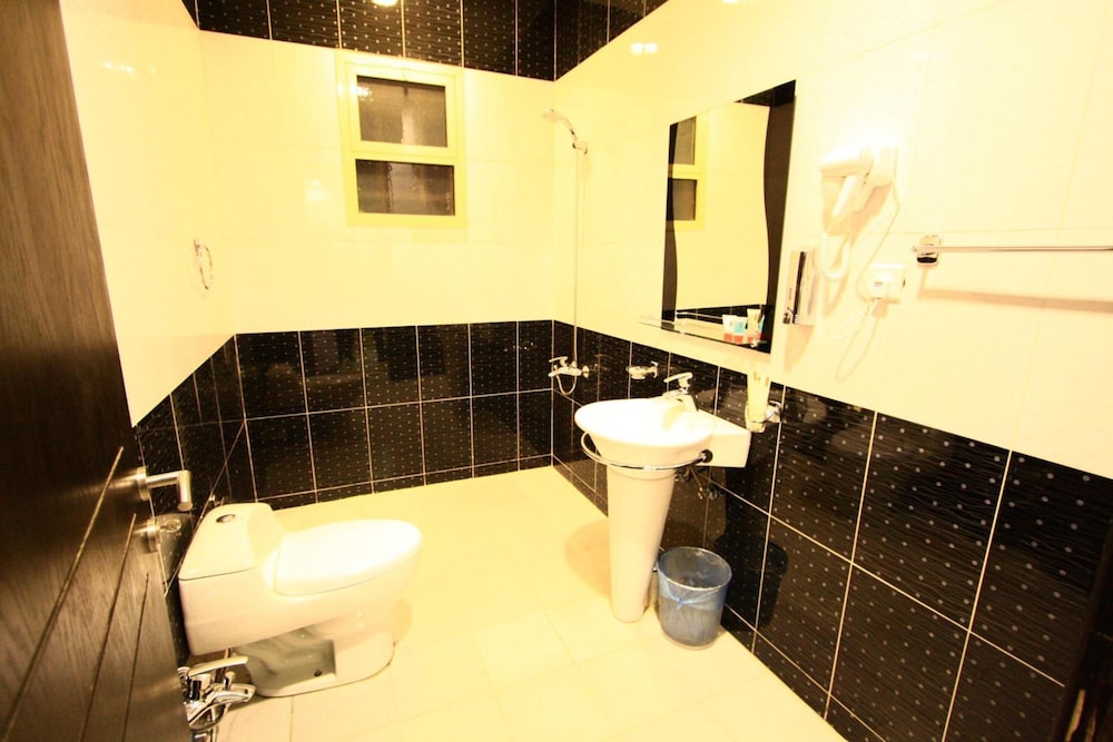 ريست نايت للأجنحة الفندقية النفل(Rest Night Serviced Apartments - AL Nafal) 71/72