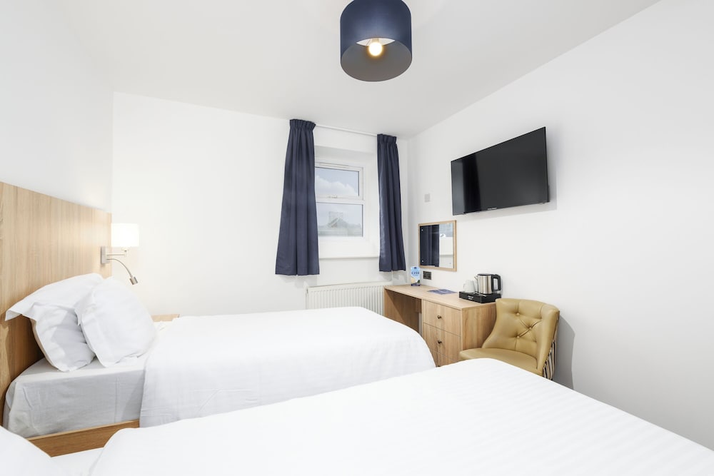 The Sandringham Hotel 6/48