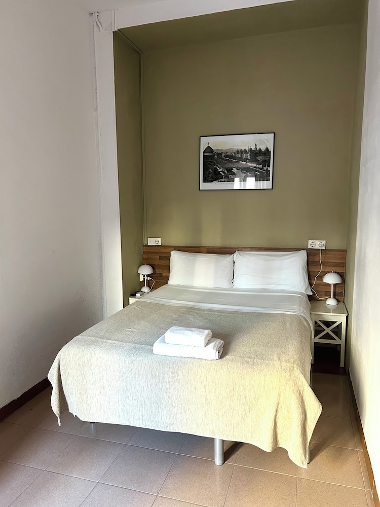 Room, Double or Twin Bed, Shared Bathroom, Hostal Delfos 5/10