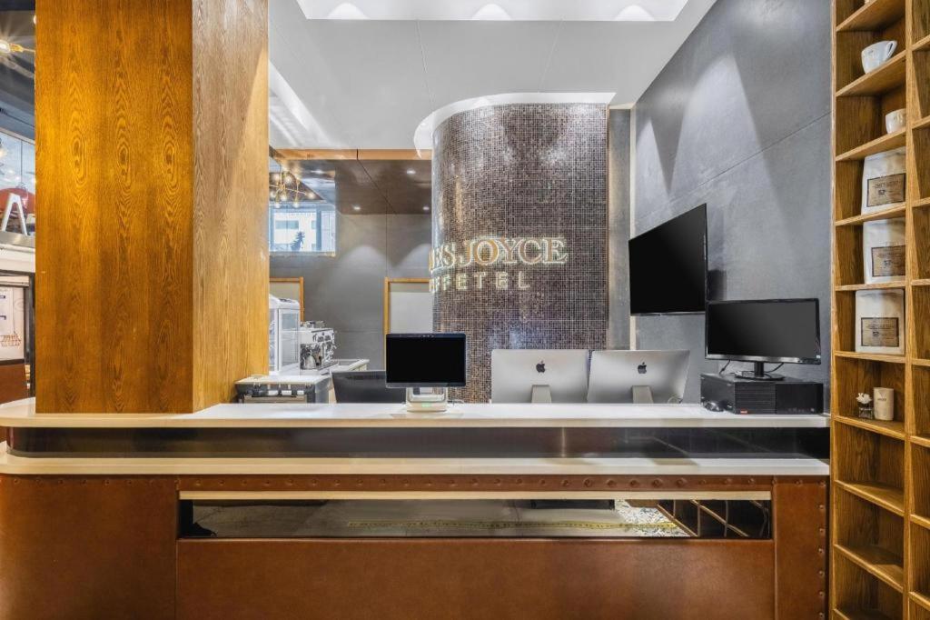 James Joyce Coffetel (Tianjin Railway Station) 42/54