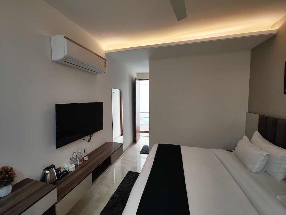 AVA Hotels and Corporates Millennium City 15/50