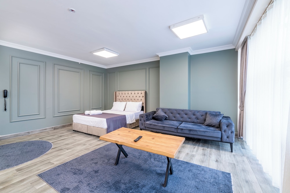Royal Luxury Hotels & Suites 39/44