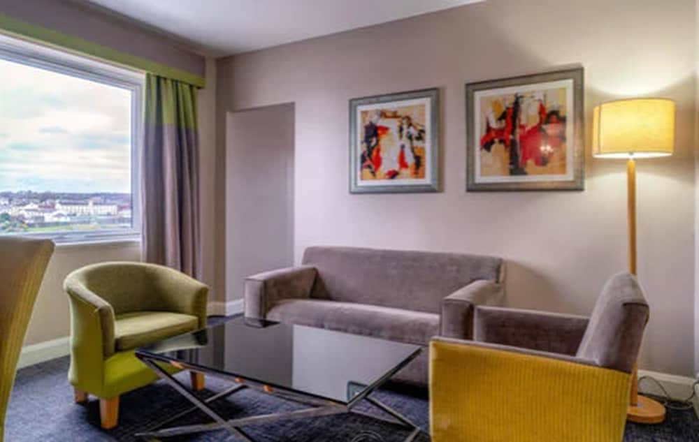 City Hotel Derry 45/68