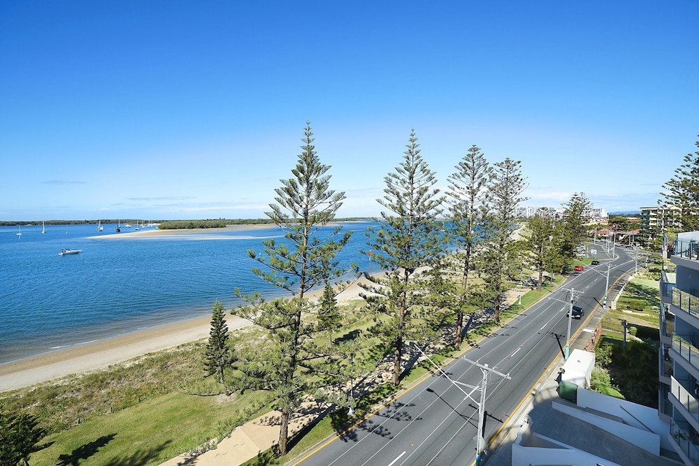Atrium Resort 55/70