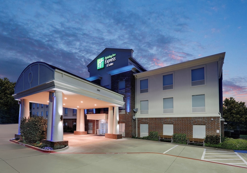 Holiday Inn Express Hotel Suites Cleburne 2/76
