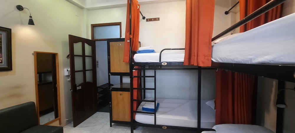Long Hostel 16/39