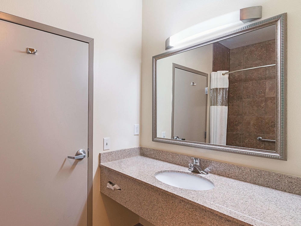 La Quinta Inn Suites Glen Rose 13/55