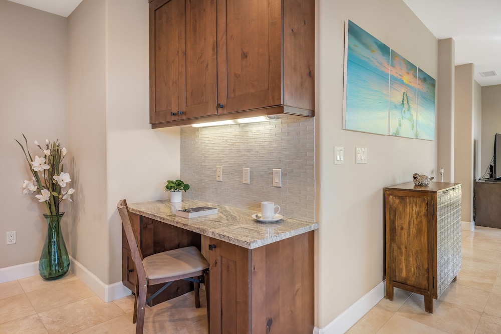 Mauna Lani Home Collection A CoralTree Residence Collection 8/49