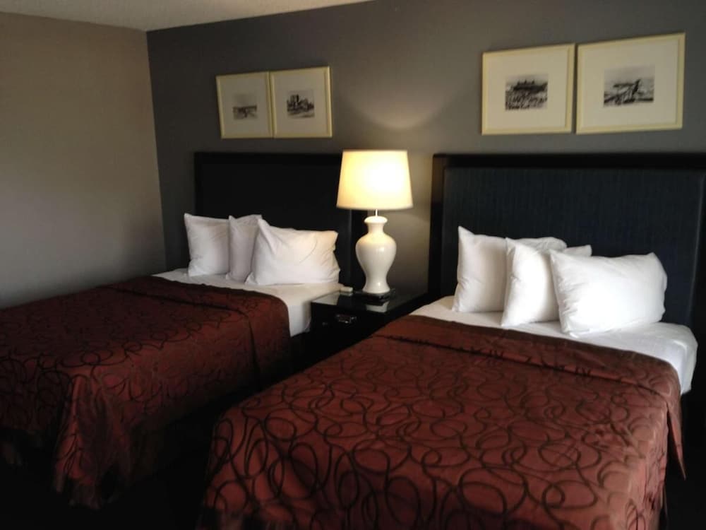 2 Bedrooms, Queen Bed