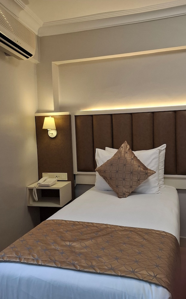 Sureyya Hotel 23/50