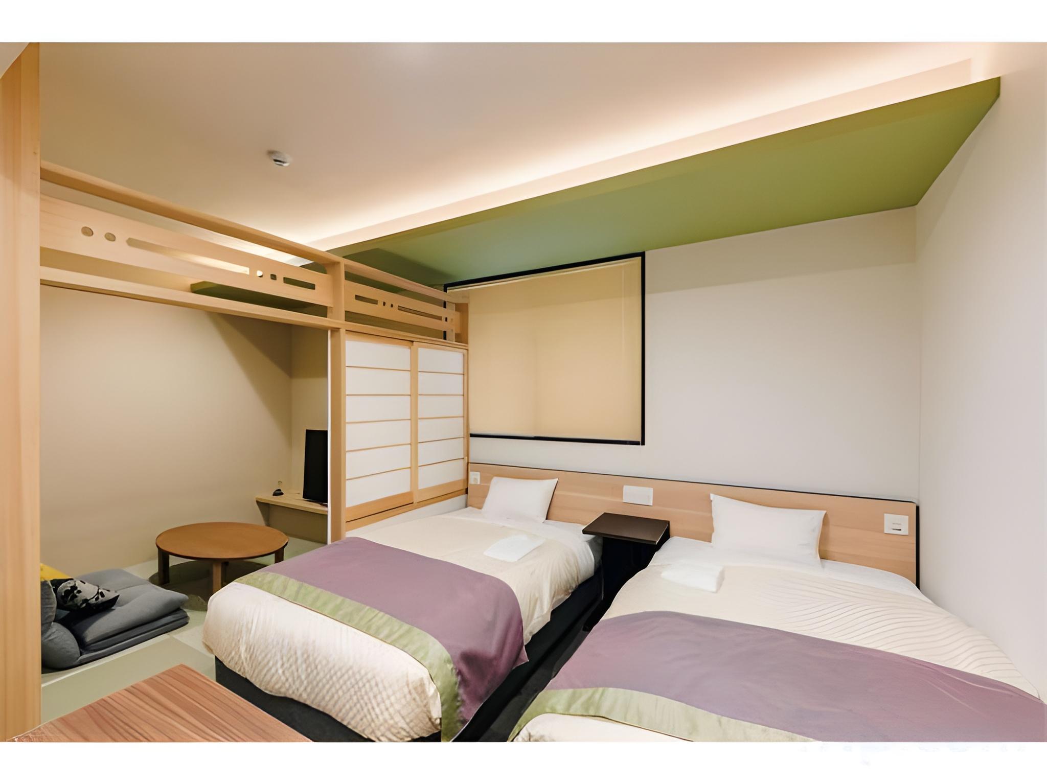 DELUXE, TWIN BEDS
