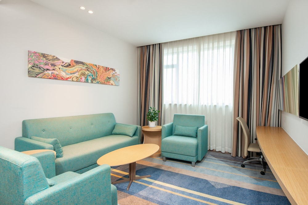 Holiday Inn Express Shanghai Zhenping 40/69