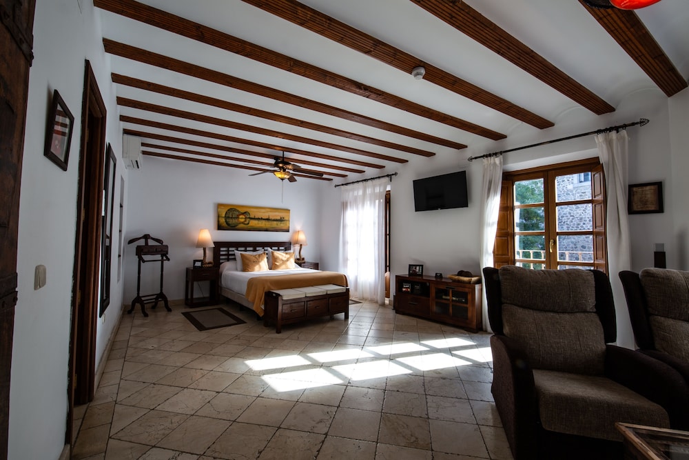 Entre Dos Aguas Hotel Boutique 35/50