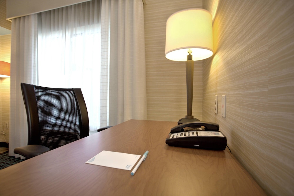 Fairfield Inn Suites By Marriott Edison South Plainfield 20/49