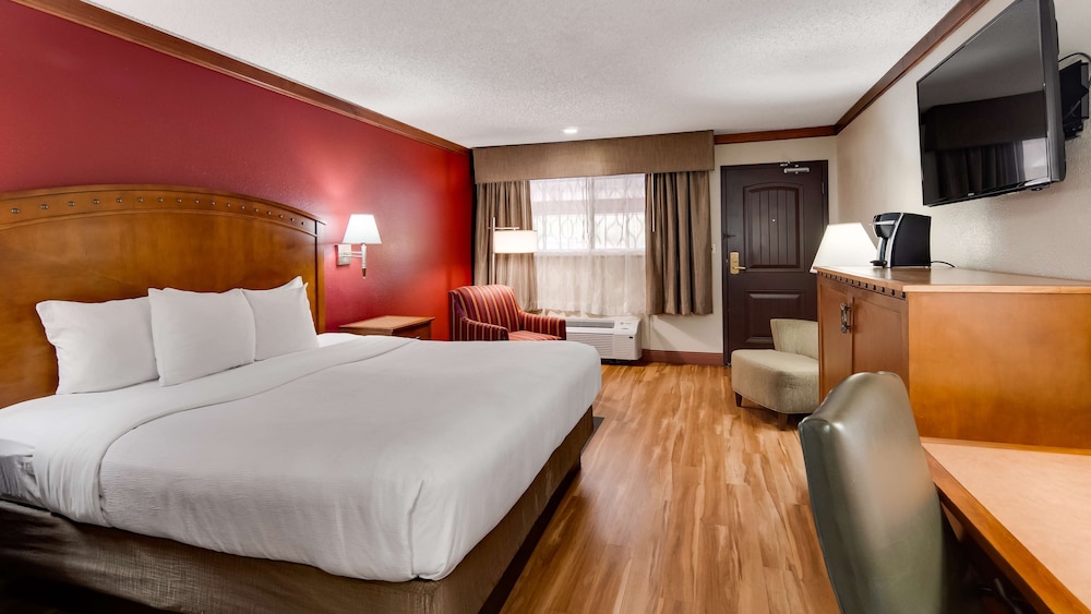 غرفة قياسية بسرير كينج