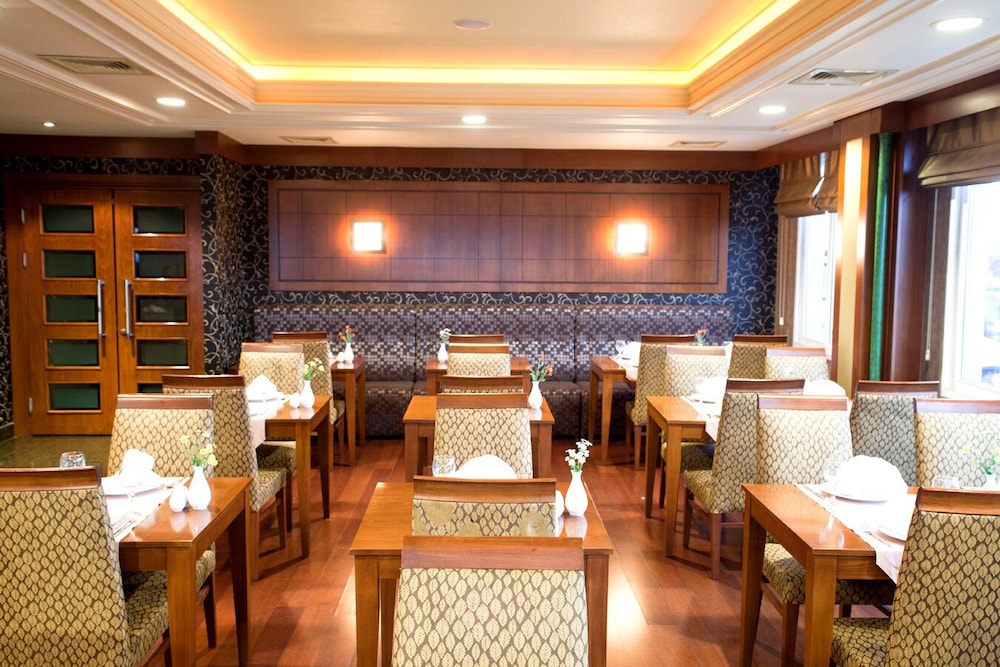 Oran Hotel 46/62