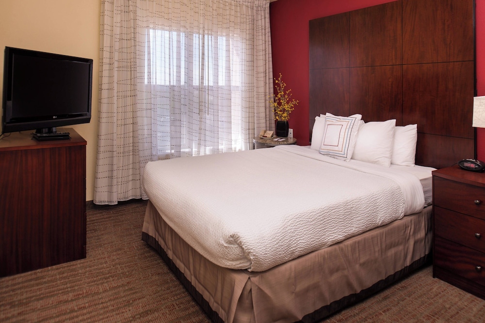 SUITE, KING BED, SOFA, ACCESSIBLE