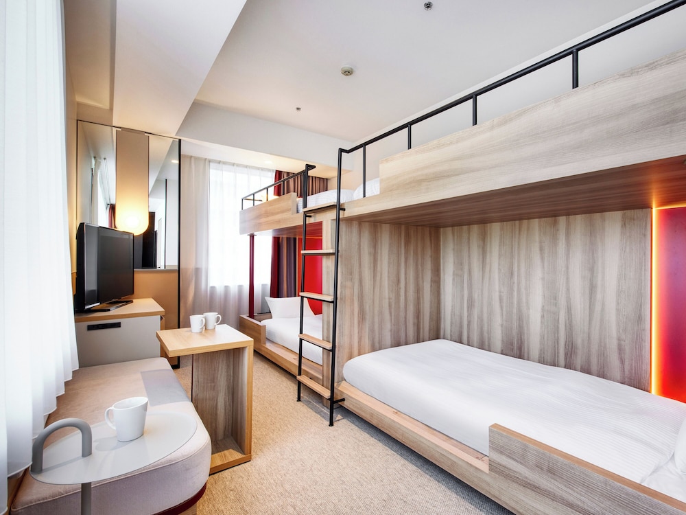 ROOM, LOFT BED