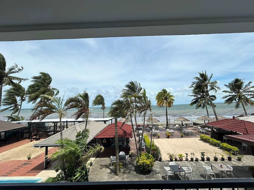 Smugglers Cove Beach Resort and Hotel 44/50