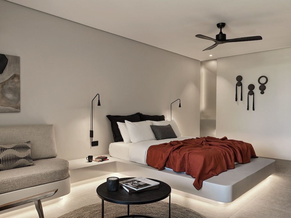 Magma Resort Santorini in of the Unbound Collection by Hyatt 22/64