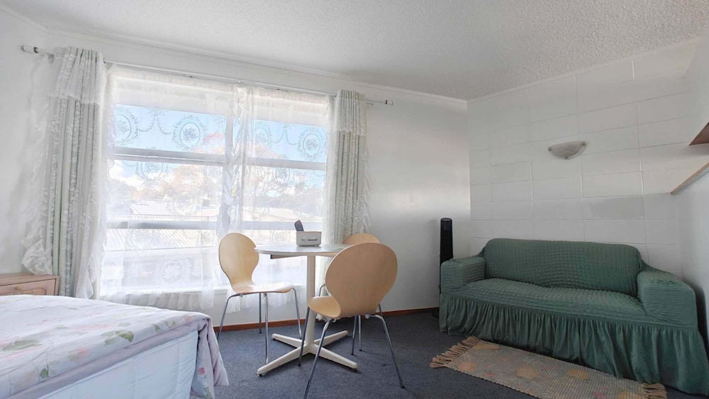 Motel Six 40/55