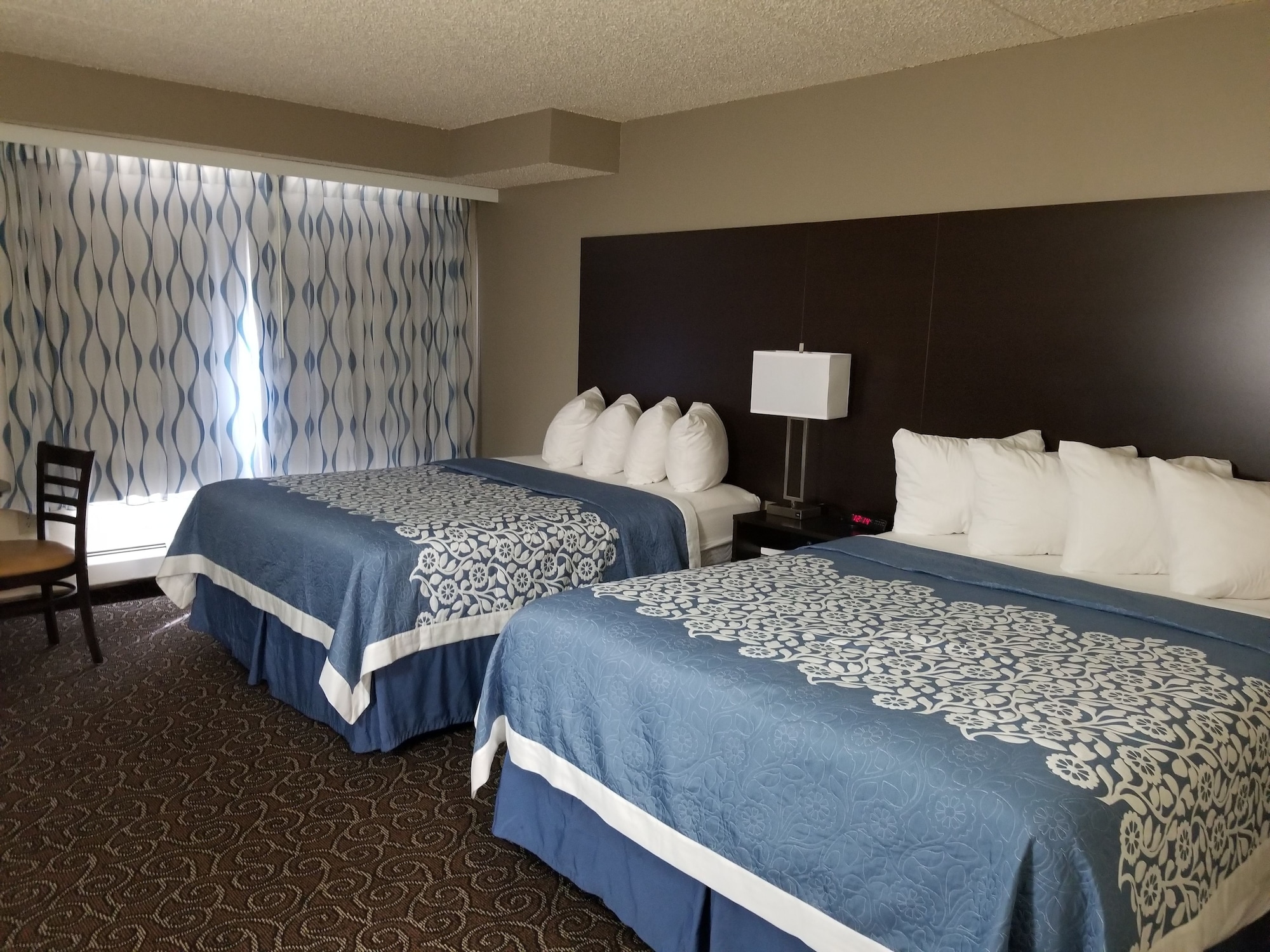 ROOM, 2 DOUBLE BEDS