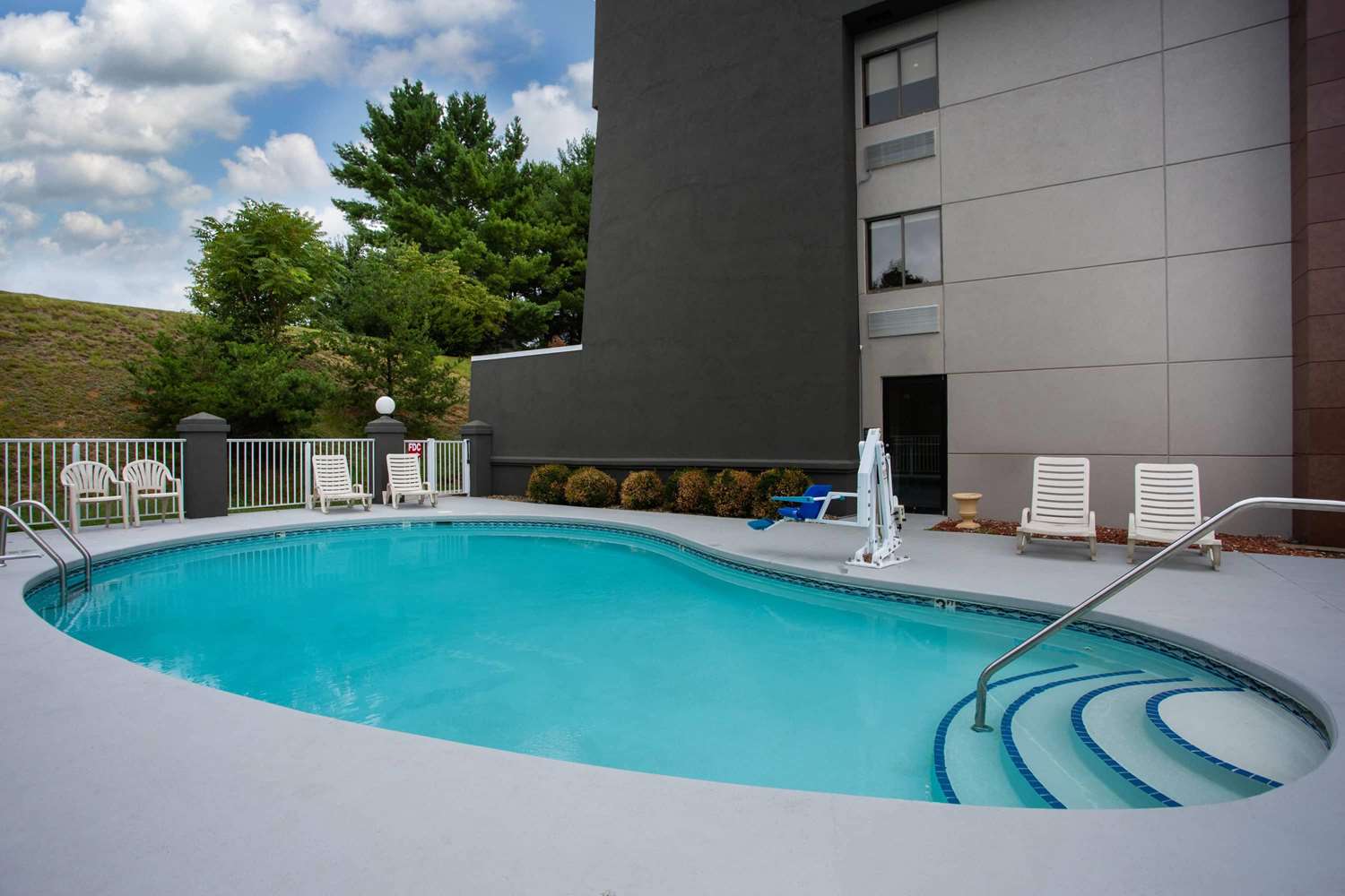 La Quinta Inn & Suites by Wyndham Roanoke Salem 49/58