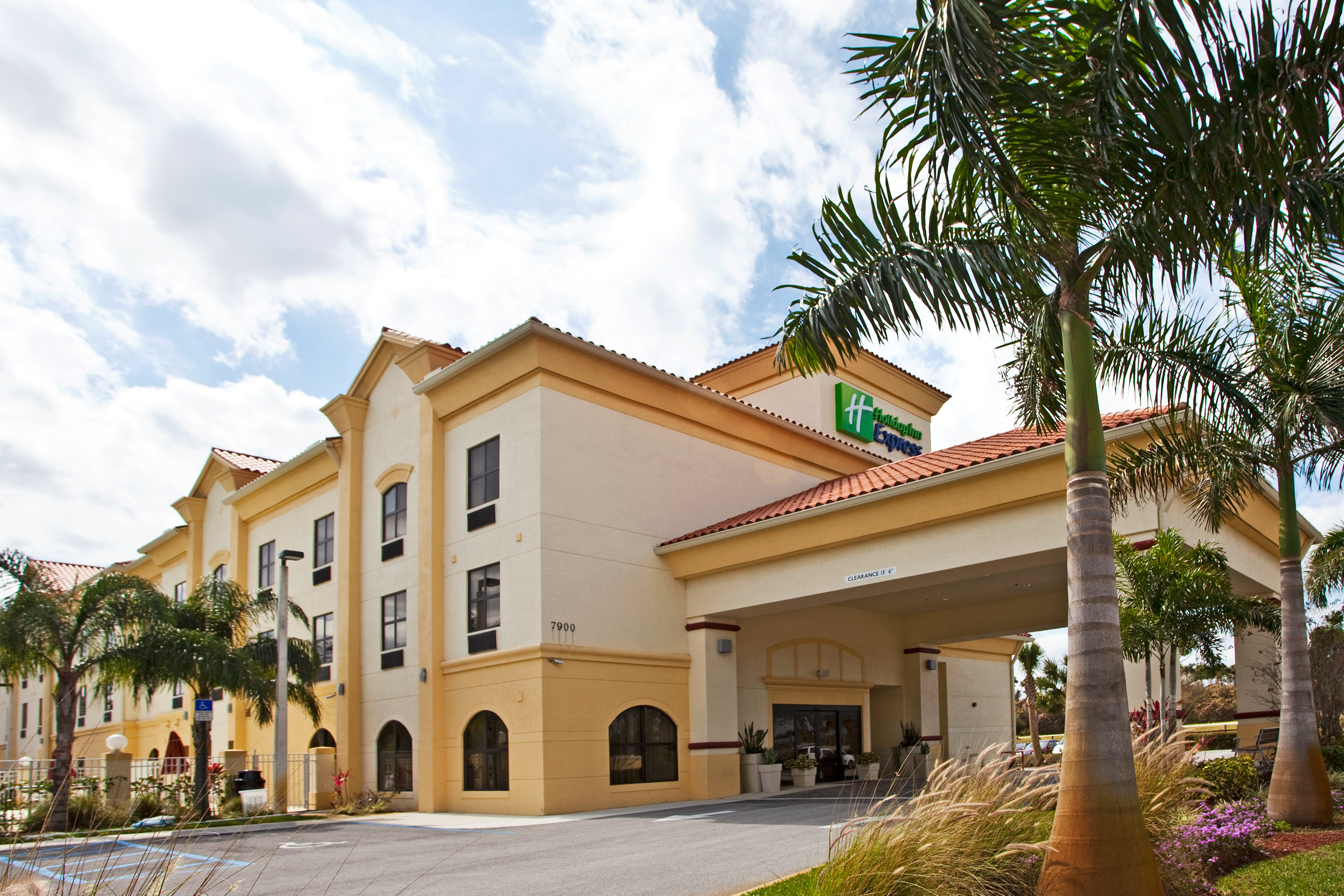 Holiday Inn Express Stuart 8/57