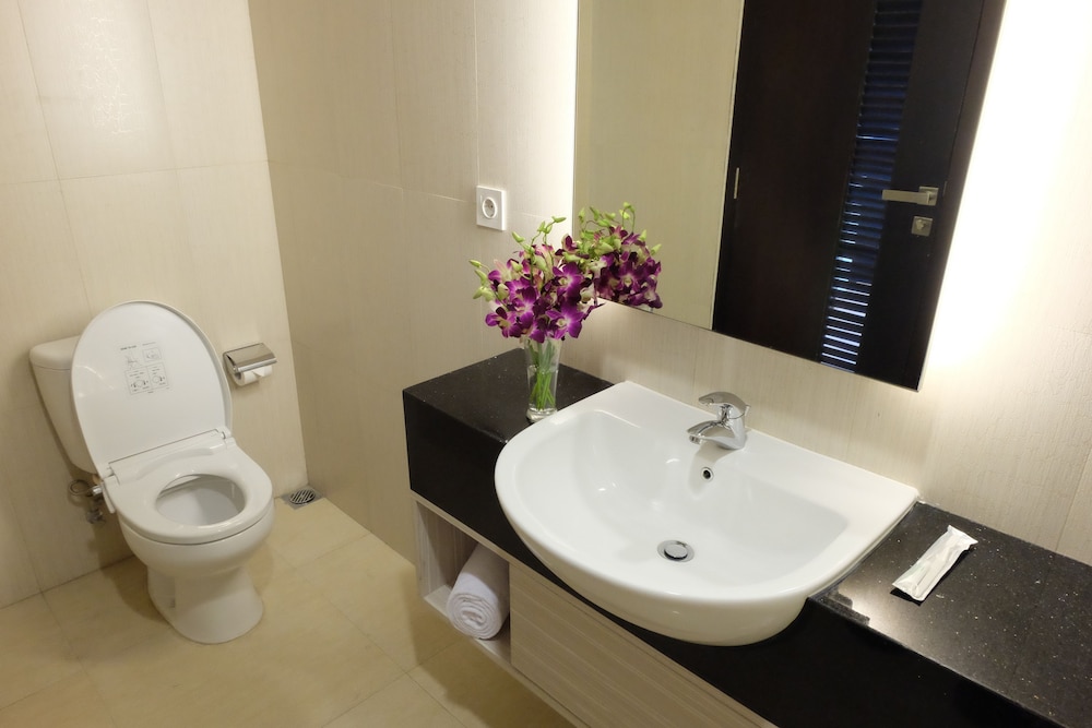 World Hotel Jakarta - Bandengan 50/50
