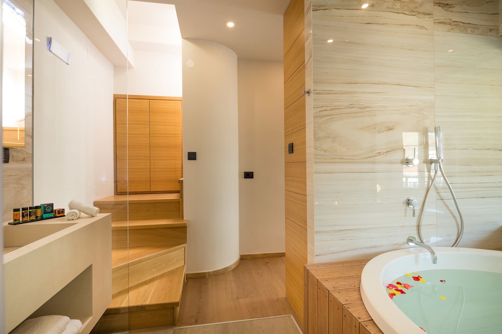 Querini Luxury Suites 42/46