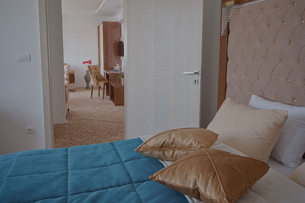 New Hotel 12/40