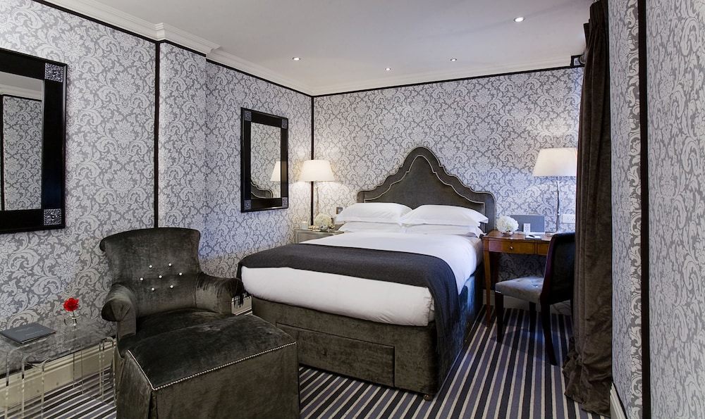Milestone Hotel 21/85
