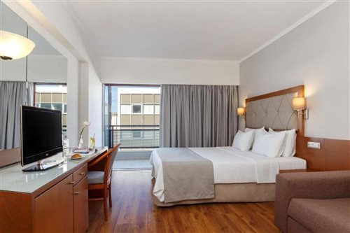 Room, Double or Twin Bed, Lateral Side Sea View