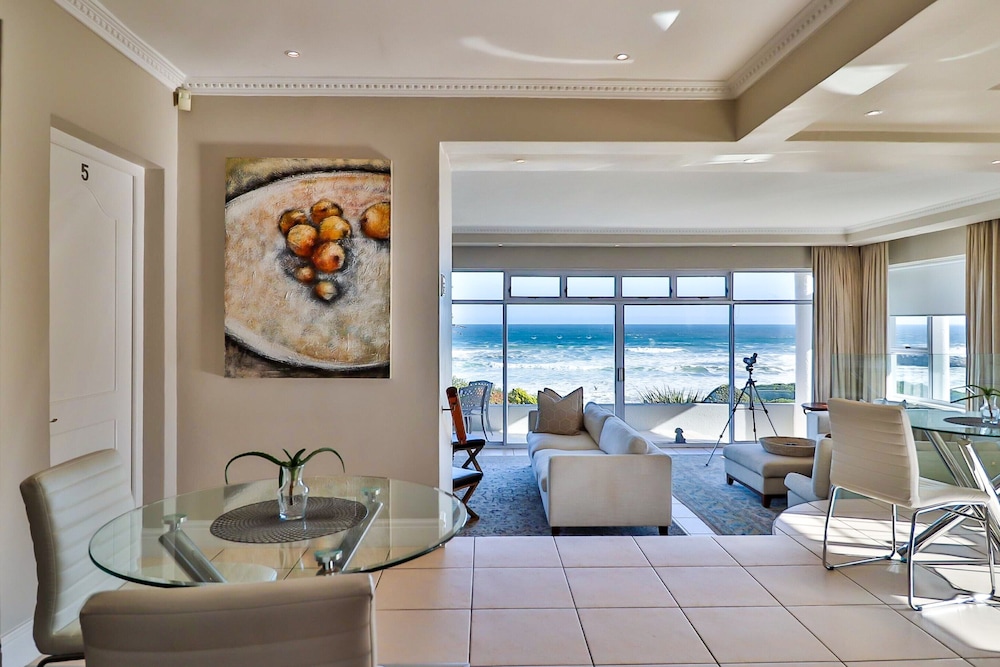 Hermanus Beachfront Lodge 23/43
