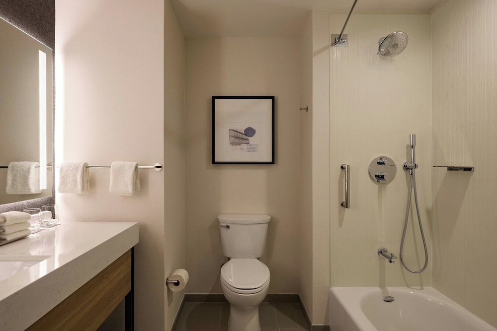 غرفة بسرير كينج، Sheraton Grand Sacramento 7/10