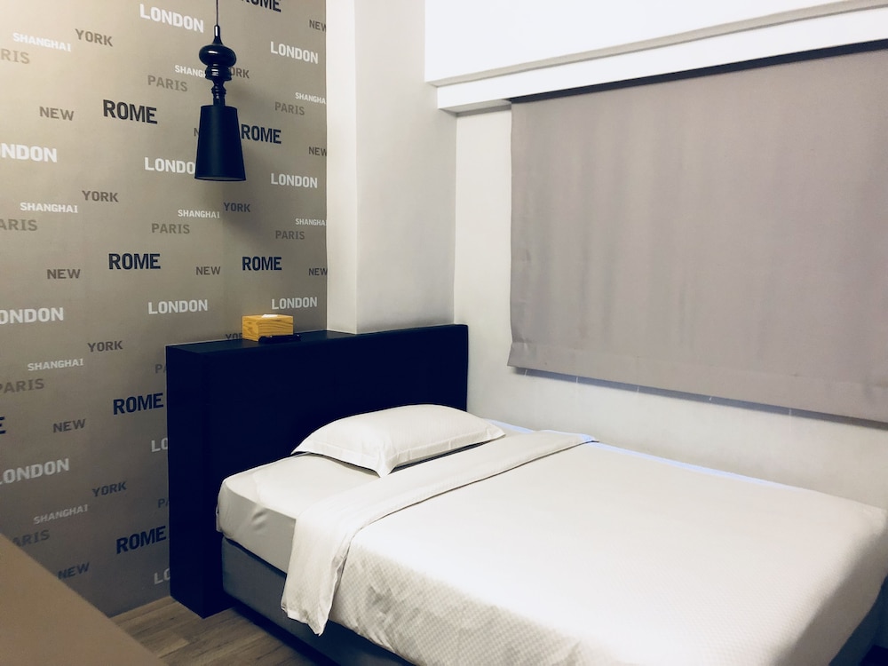 CHECK inn Express Kaohsiung Love River 49/66