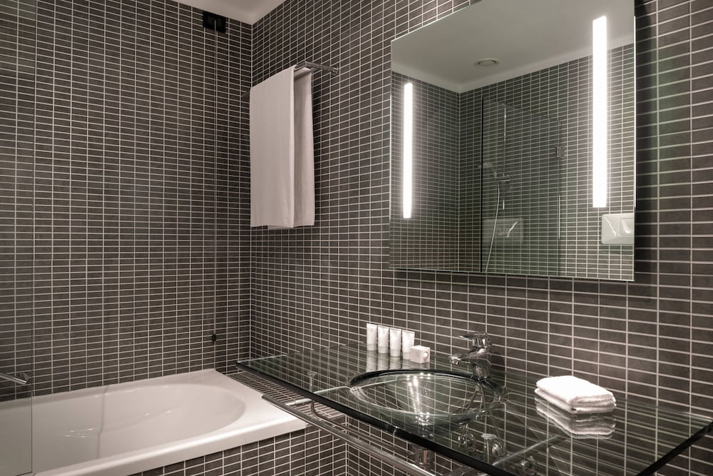 AC Hotel Bologna by Marriott 29/77