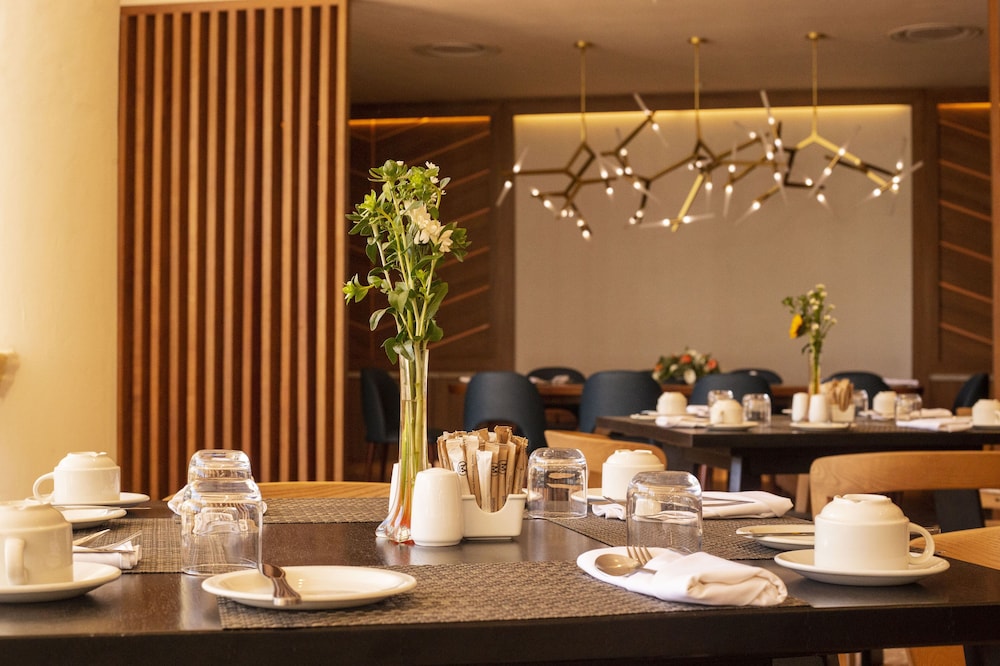 INTERCONTINENTAL LUSAKA 52/71